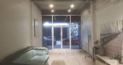 MAXi MaMa House Rangnam Platunam Bangkok 12 PAX 6 beds Entire Home 8 min to ARL