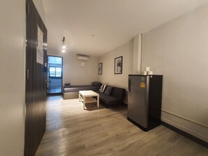 Interior - MAXi MaMa House Rangnam Platunam Bangkok 12 PAX 6 beds Entire Home 8 min to ARL (Ratchathewi)