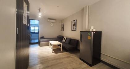 MAXi MaMa House Rangnam Platunam Bangkok 12 PAX 6 beds Entire Home 8 min to ARL