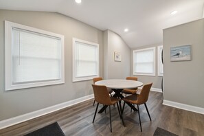 Dining - Cozy Home with Stunning Views on the Delaware Bay (Downe)