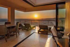 Outdoor dining - Beachfront 2 Bedroom Luxury Condo in Exclusive Diamante Golf (Cabo San Lucas)