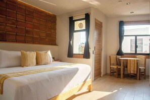 1 bedroom, desk, WiFi, bed sheets