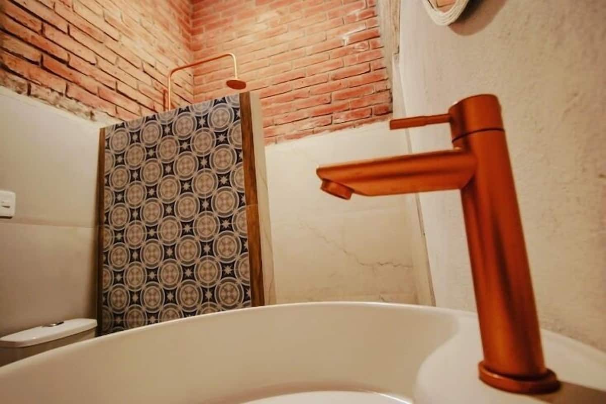 Habitación doble Confort, 2 camas Queen size | Baño | Toallas