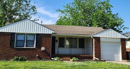 4 min to Expo/Fairgrounds/Waterpark and 5 min to Cherry St. Updated & Sleeps 8!