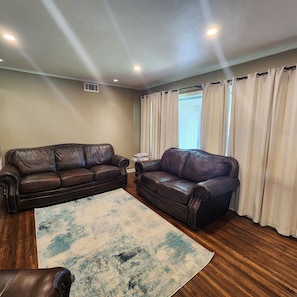 Interior - 4 min to Expo/Fairgrounds/Waterpark and 5 min to Cherry St. Updated & Sleeps 8!  (Tulsa)
