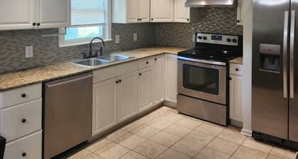 4 min to Expo/Fairgrounds/Waterpark and 5 min to Cherry St. Updated & Sleeps 8!