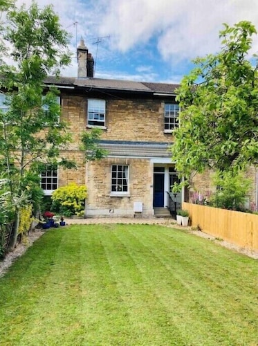 A Charming Two Bedroom Cottage near Burghley Park
