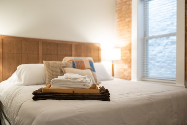 2 habitaciones, tabla de planchar con plancha, cuna de viaje y wifi