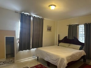 1 bedroom, iron/ironing board, WiFi, bed sheets - Modern Florida Style House within Guyana’s first Young Professionals Scheme  (Georgetown)