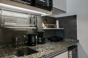 Apartment | Private kitchen | Cookware/dishes/utensils - Estudio en Palermo II (Buenos Aires)
