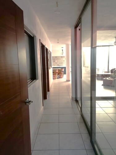 Just a 10 minute walk from the center of Tlaquepaque with garage. 