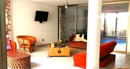 Just a 10 minute walk from the center of Tlaquepaque with garage.