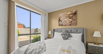 StayAU Stunning 4BRHouse Berwick