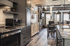 Kaffetrakter/tekoker, kjøleskap, mikrobølgeovn og ovn