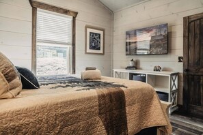 6 habitaciones, escritorio, tabla de planchar con plancha y wifi