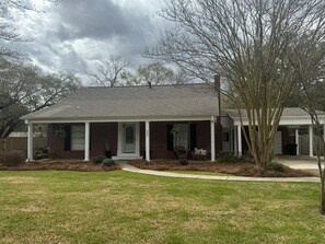 Exterior - Down on the Corner
In the heart of Flora with great outside space! (Flora)