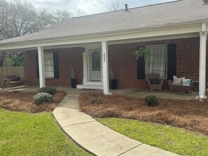 Exterior - Down on the Corner
In the heart of Flora with great outside space! (Flora)