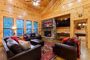 Smart TV, fireplace, table football, ping pong - Mountain View from the Hot Tub! ~ Pool Table ~ Play Set (Broken Bow)