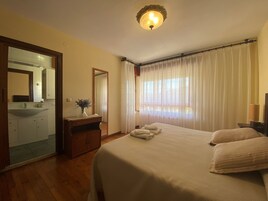 Chalet Grand | Edredones de plumas, decoración individual, mobiliario individual