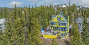 Exterior - Brand new modern duplex with garage, BBQ, hot tub, media room, foosball table (Silver Star Mountain)