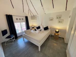 2 chambres, coffre-fort, fer et planche à repasser