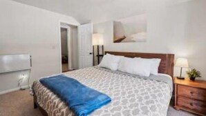 Room - Cozy 2 Bedroom Cabin, Pet-Friendly, Fenced Yard & Air Conditioner (Big Bear)