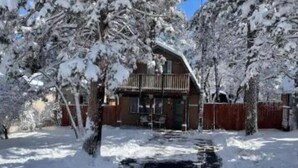 Exterior - Cozy 2 Bedroom Cabin, Pet-Friendly, Fenced Yard & Air Conditioner (Big Bear)