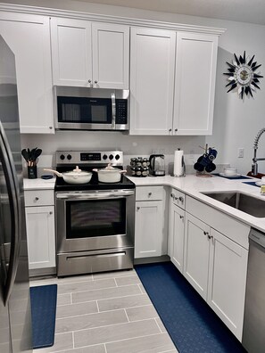 Mikrobølgeovn, ovn, kogeplade, opvaskemaskine