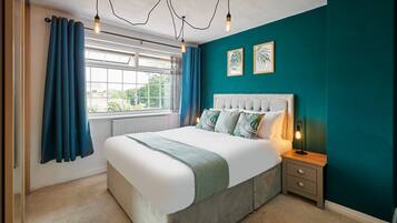 3 bedrooms, iron/ironing board, WiFi, bed sheets