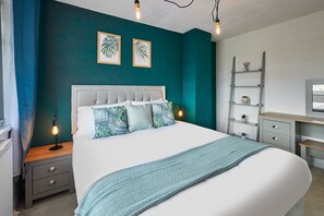 3 bedrooms, iron/ironing board, WiFi, bed sheets - Chester home only 2km from famous Races and Roman City, sleeps 6 by Restfully (Chester)
