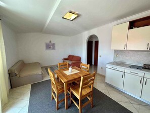 TV - Holiday apartment comfortable and air conditioned near the sea (Novi Vinodolski)