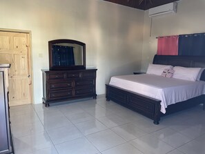 5 chambres, fer et planche à repasser, Wi-Fi, draps fournis