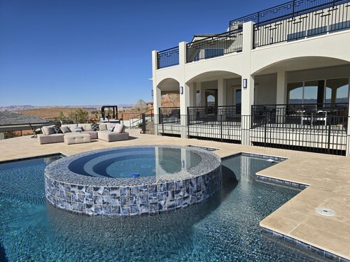 Exquisit Estate 7 Bed, 6 Bth w/ Infinity Pool & Spa. Unbelievable Views 7000sqft