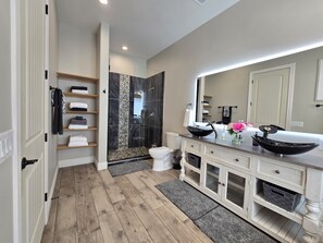 Shower, hair dryer, towels, soap - Exquisit Estate 7 Bed, 6 Bth w/ Infinity Pool & Spa. Unbelievable Views 7000sqft (Page)
