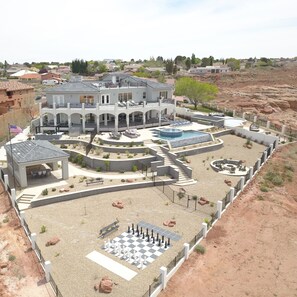 Exterior - Exquisit Estate 7 Bed, 6 Bth w/ Infinity Pool & Spa. Unbelievable Views 7000sqft (Page)
