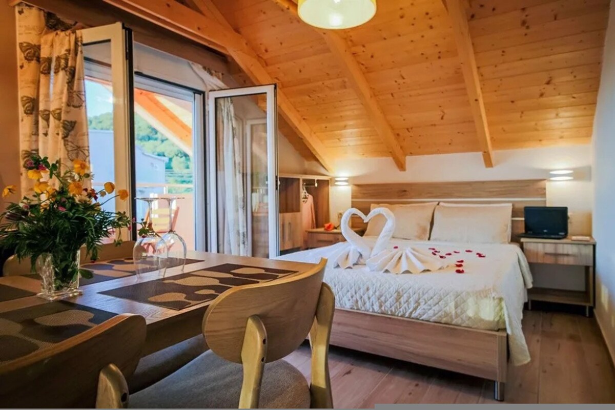 House | 9 bilik tidur, kalis bunyi 
