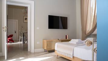 Suite Deluxe, balcone, vista giardino | Lenzuola Frette, biancheria da letto di alta qualità