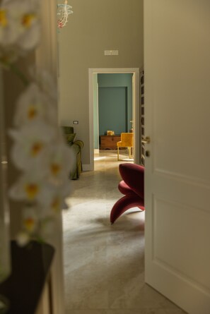 Deluxe Suite, Balcony, Garden View | Living area | 50-inch Smart TV with digital channels, pay films, streaming services - Palazzo Murat Luxury Rooms (Arienzo)