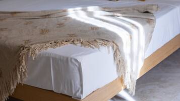 Suite Deluxe, balcón, vista al jardín | Sábanas italianas Frette, ropa de cama de alta calidad y edredón