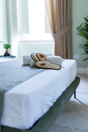 Habitació Deluxe, 1 llit de matrimoni, bany privat, vistes a la ciutat | Llençols italians de la marca Frette i roba de llit d'alta qualitat 