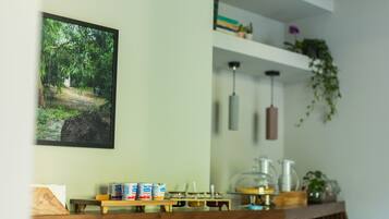 Tägliches kontinentales Frühstück (7 EUR pro Person)