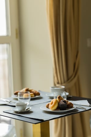 Daily continental breakfast (EUR 7 per person) - Palazzo Murat Luxury Rooms (Arienzo)