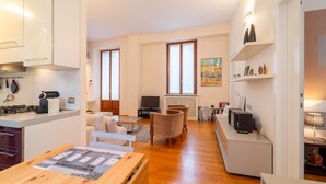A modern apartment with a kitchen, dining area, living room, and a small office space. - Isola Cozy Apartment (Milan)
