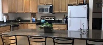 3BR Home In Hemlock Farms w Deck