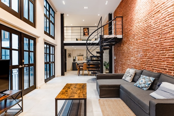 Apartment, 2 Bedrooms (1A) | Living area | 40-inch Smart TV with cable channels