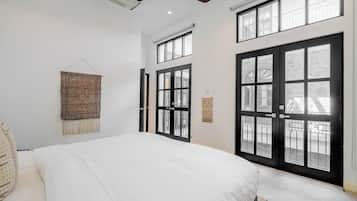 Apartment (2A) | Premium bedding, iron/ironing board, free WiFi, bed sheets