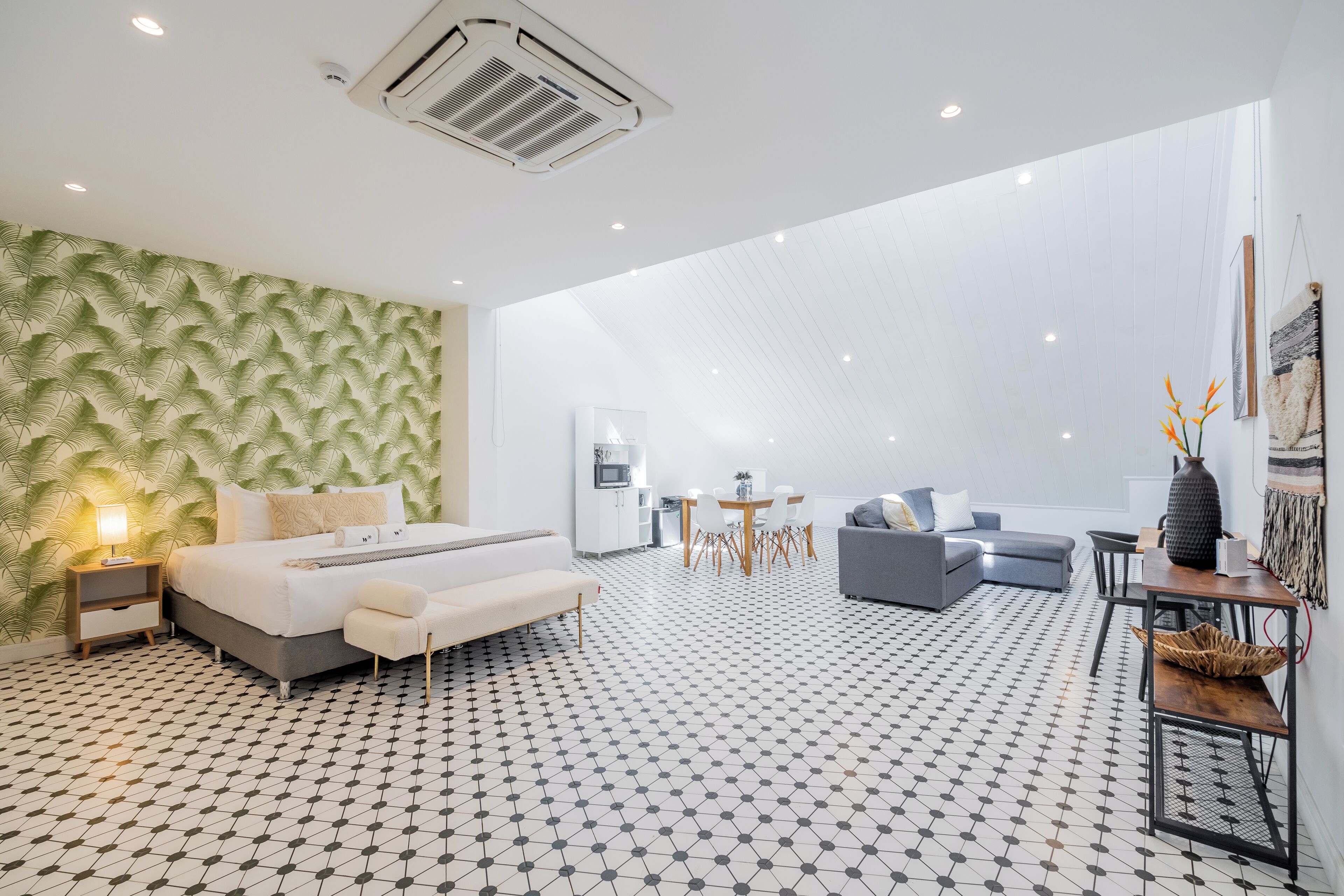 Apartment (3B) | Premium bedding, iron/ironing board, free WiFi, bed sheets