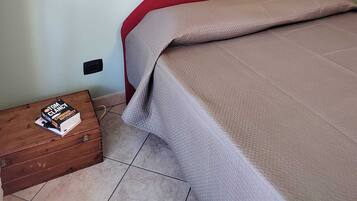 1 camera, ferro/asse da stiro, Wi-Fi, lenzuola