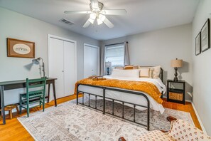 3 chambres, bureau, fer et planche à repasser, lit parapluie