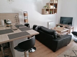 Smart-TV, DVD-Player, Bücher